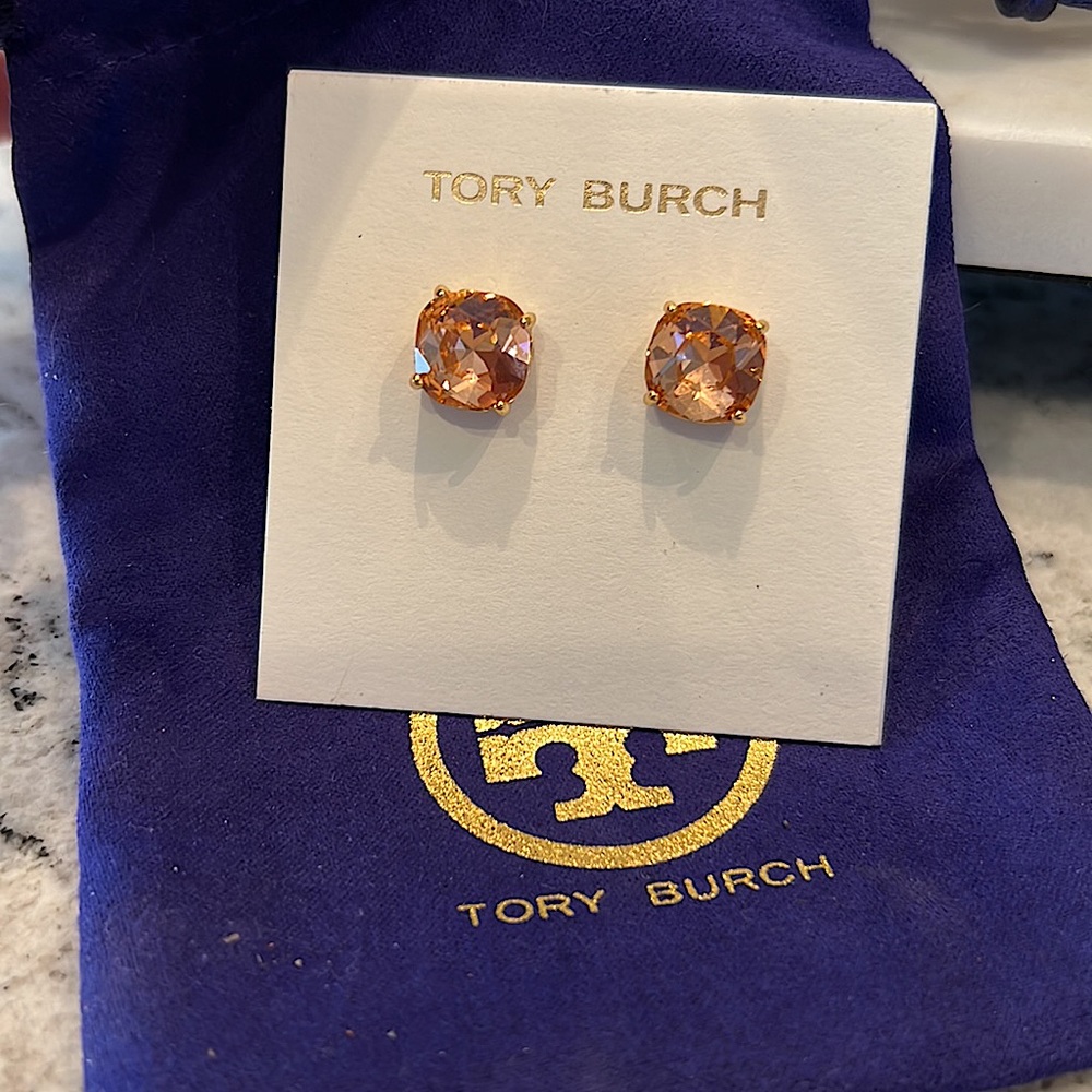 🚨🚨🚨Tory Burch Peach Crystal Stud Earrings. Brand New!! 🌹🌹